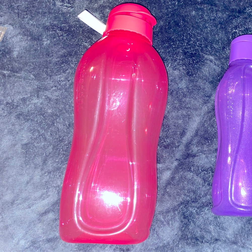 XL HOT PINK 2L Tupperware brand water bottle with handle